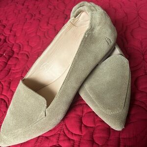 Olive Green Hush Puppies Pointed Toe Shoes Size 9.5